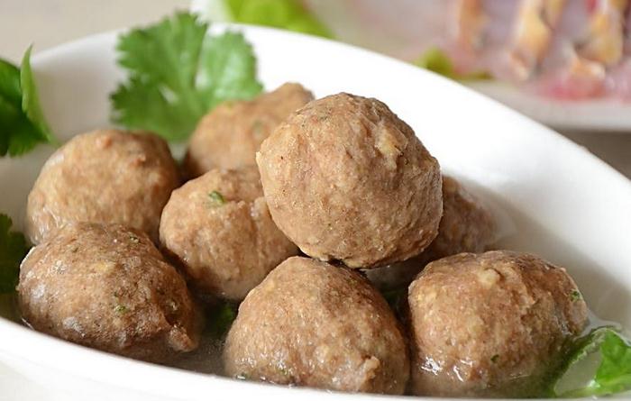 【天猫次日达】潮汕手打牛肉丸1斤+撒尿牛肉丸1斤赣浔名厨潮汕撒尿牛丸手打正宗2斤速冻潮州汕头火锅丸(图1)